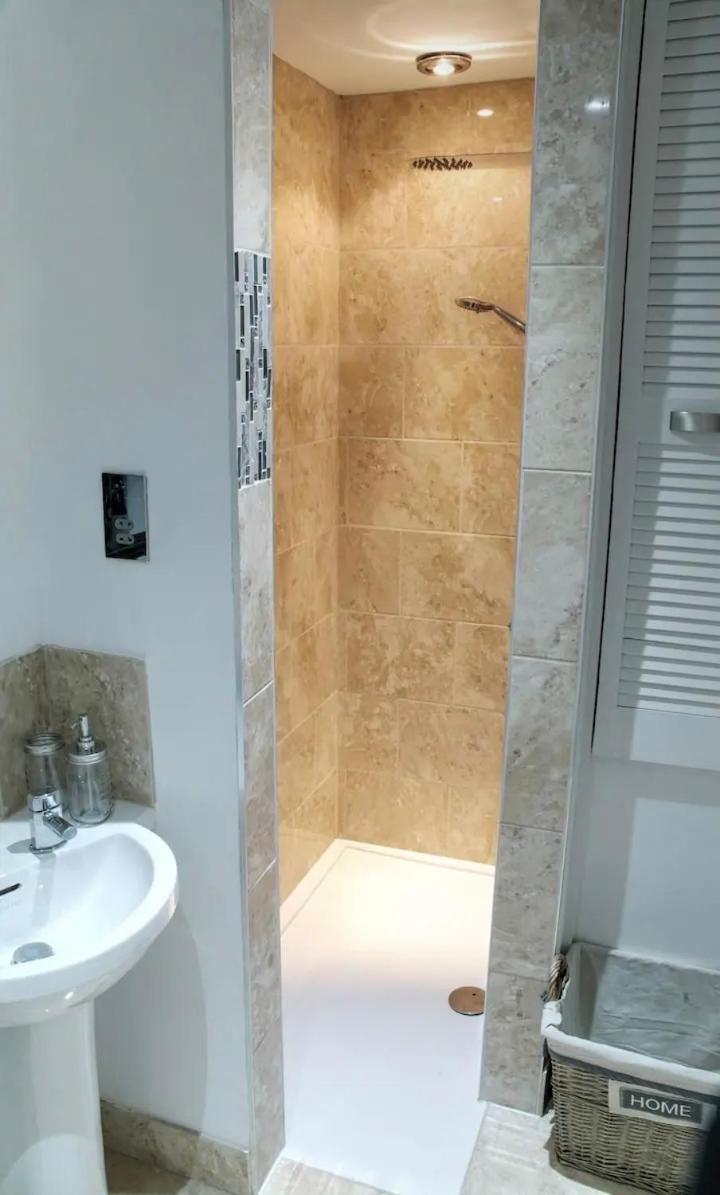 Queensgate Holiday Apartment , Beverley With Parking Екстериор снимка